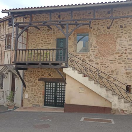 ホテル Le Coustalou Livinhac-le-Haut エクステリア 写真