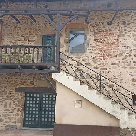 ホテル Le Coustalou Livinhac-le-Haut エクステリア 写真