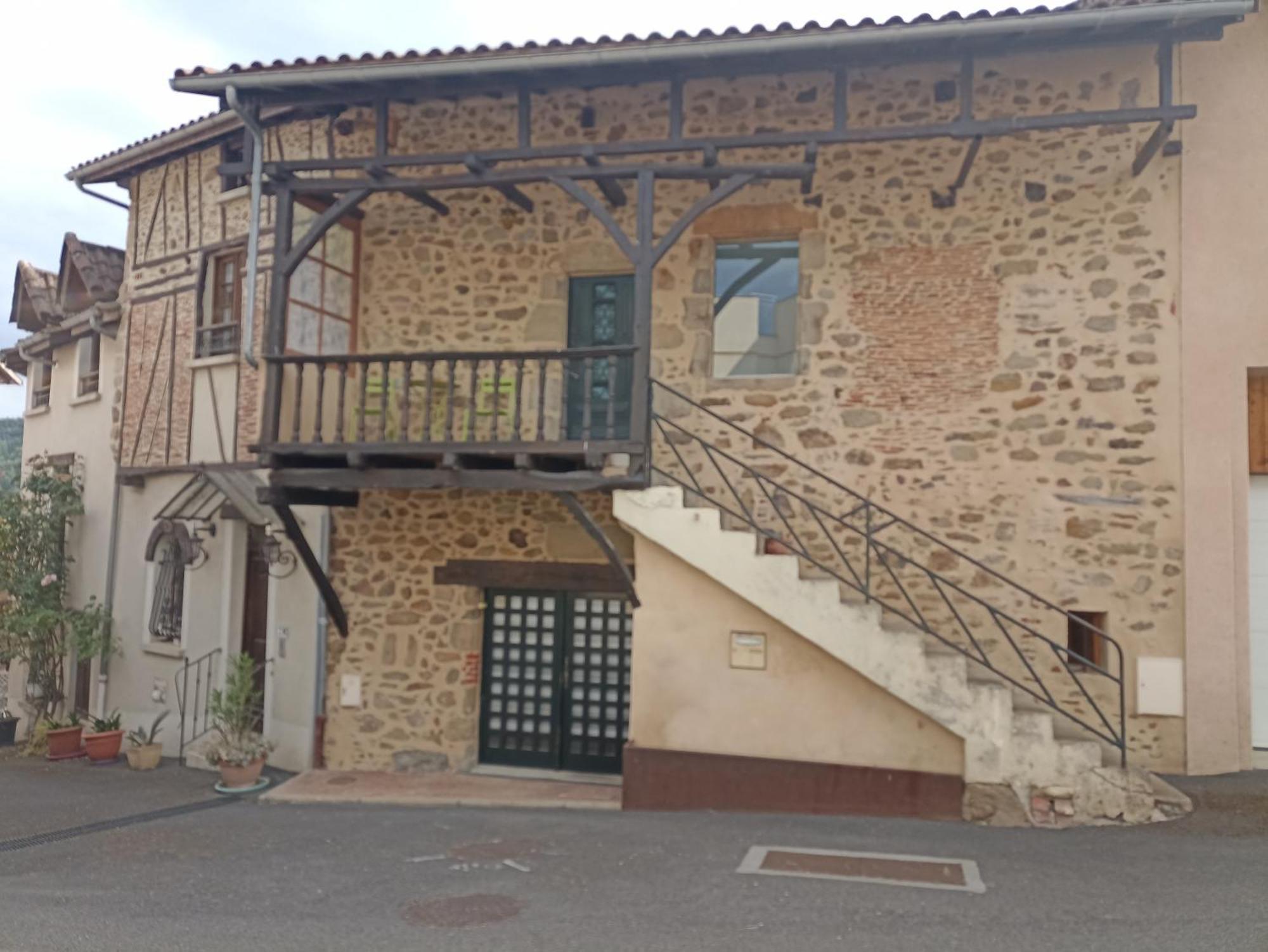 ホテル Le Coustalou Livinhac-le-Haut エクステリア 写真